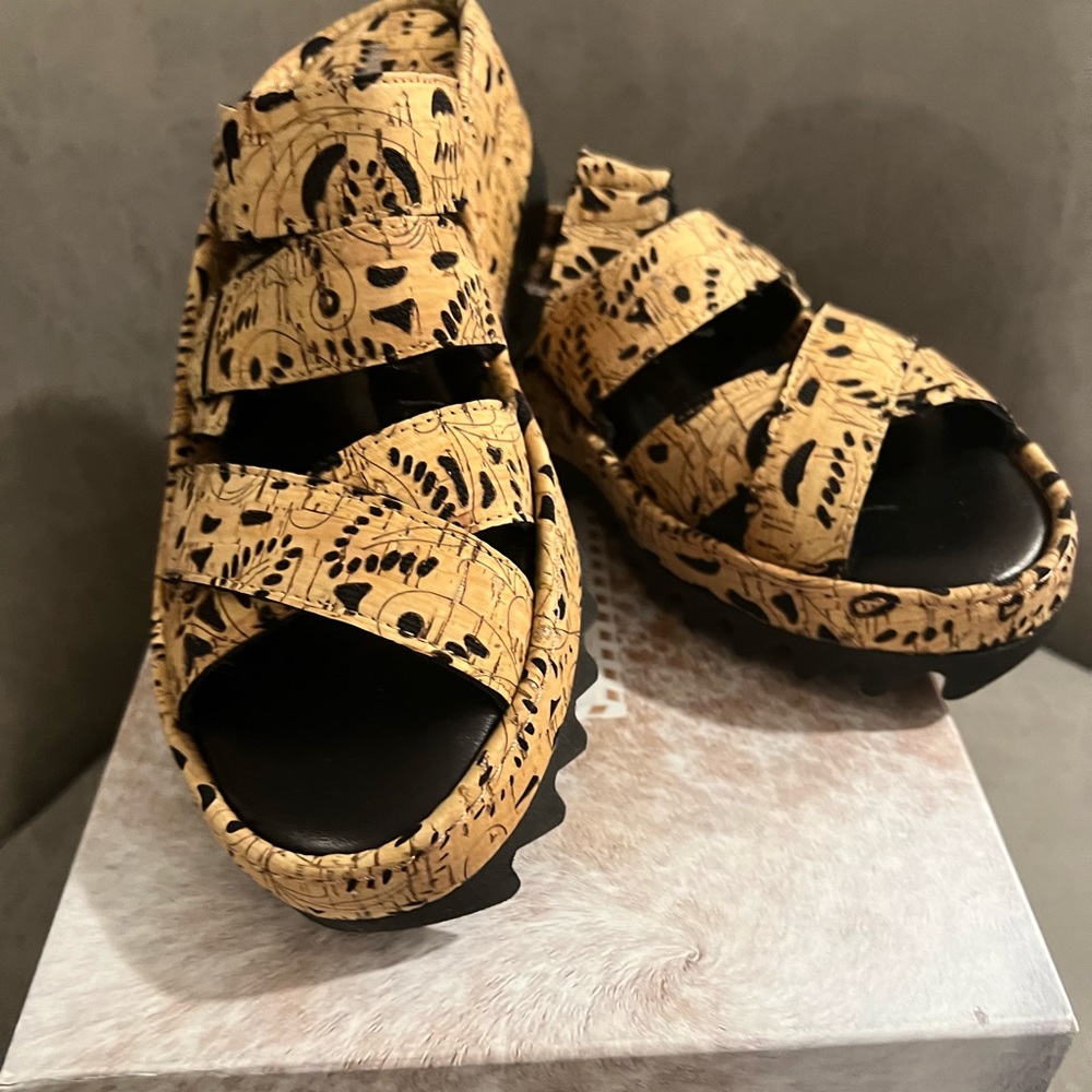 NEW!!  Made in Spain Right Bank Shoe Brand slip on size 6.5